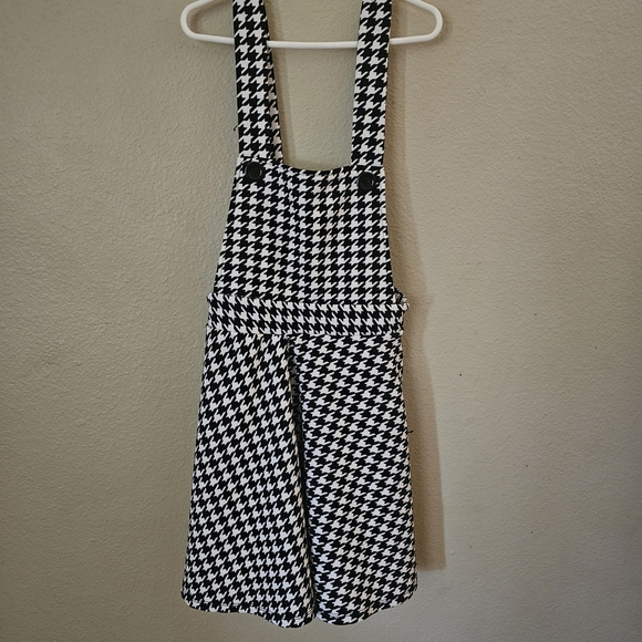 Lily Bleu Black and White Patterned Dress - Picture 2 of 6